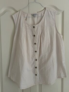 Wind River Outfitters Co. Sleeveless Button-Front Women’s Top